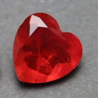 Сердце синтетического цветного сокровища голый камень имитация натурального рубинового хрусталя из синтетического рубинового стекла