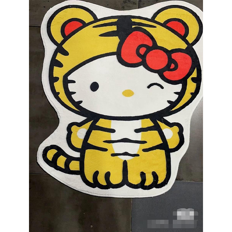 호랑이와 호랑이 눈을 가늘게 뜨고 있는 kt 고양이