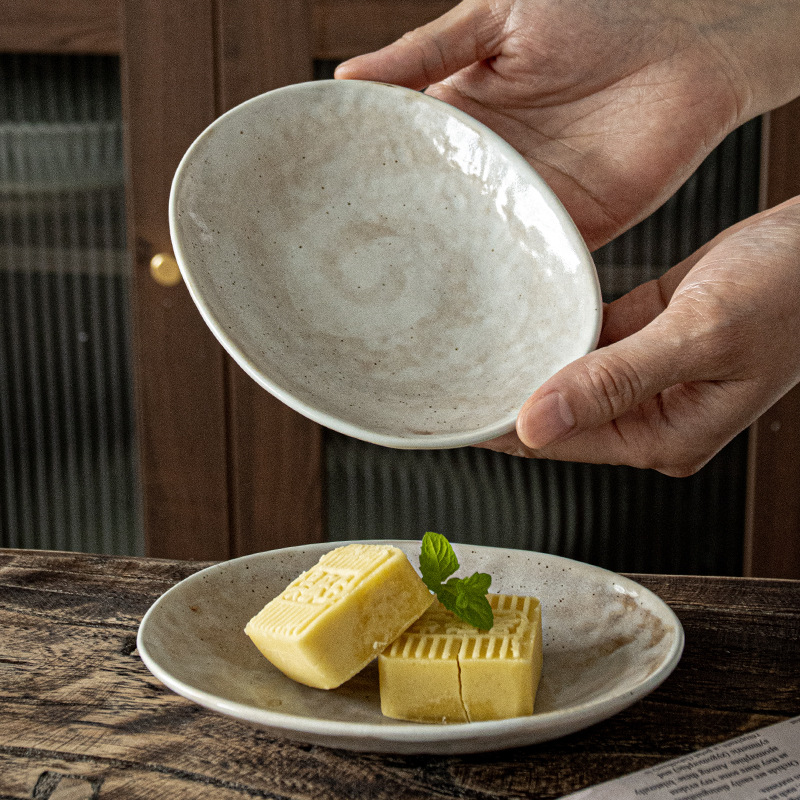 Platos pequeños exquisitos y pequeños, estilo retro, platos de bocadillos ovalados creativos, vajillas de cerámica para el hogar, platos para mojar