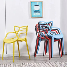 塑料椅子猫咪家用塑料可叠放北欧餐椅网红化妆椅现代简约凳子靠背