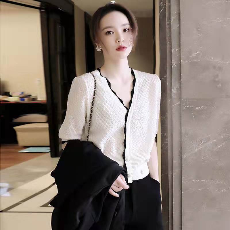 몰 같은 스타일의 새로운 2024 여성 여름 레이스 칼라 샤넬 스타일 우아한 슬리밍 중공 반소매 스웨터 티셔츠