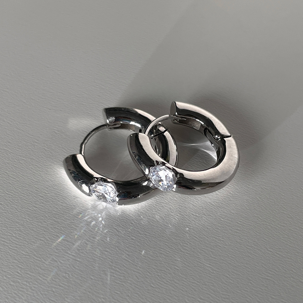 SKU01_银色锆石耳圈一对