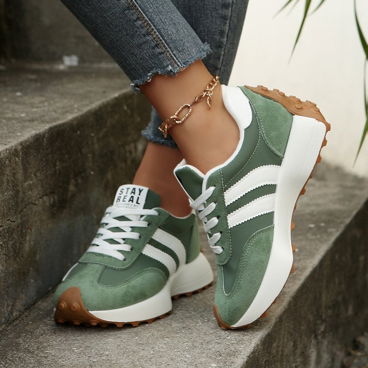 Zapatos de entrenamiento de base plana para mujeres 2025, primavera y otoño, zapatos de skate de comercio exterior de tamaño grande, zapatos casuales de moda, zapatos blancos para mujeres