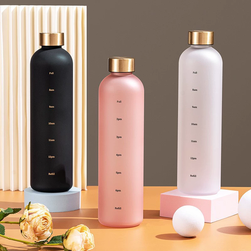 Европейский и американский материал BPA FREE маленькое отверстие портативный водяной стакан в моде матовый градиент электроплатированный медный крышка спортивная пластик стакан