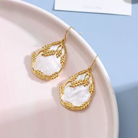 胸针;耳环;项链