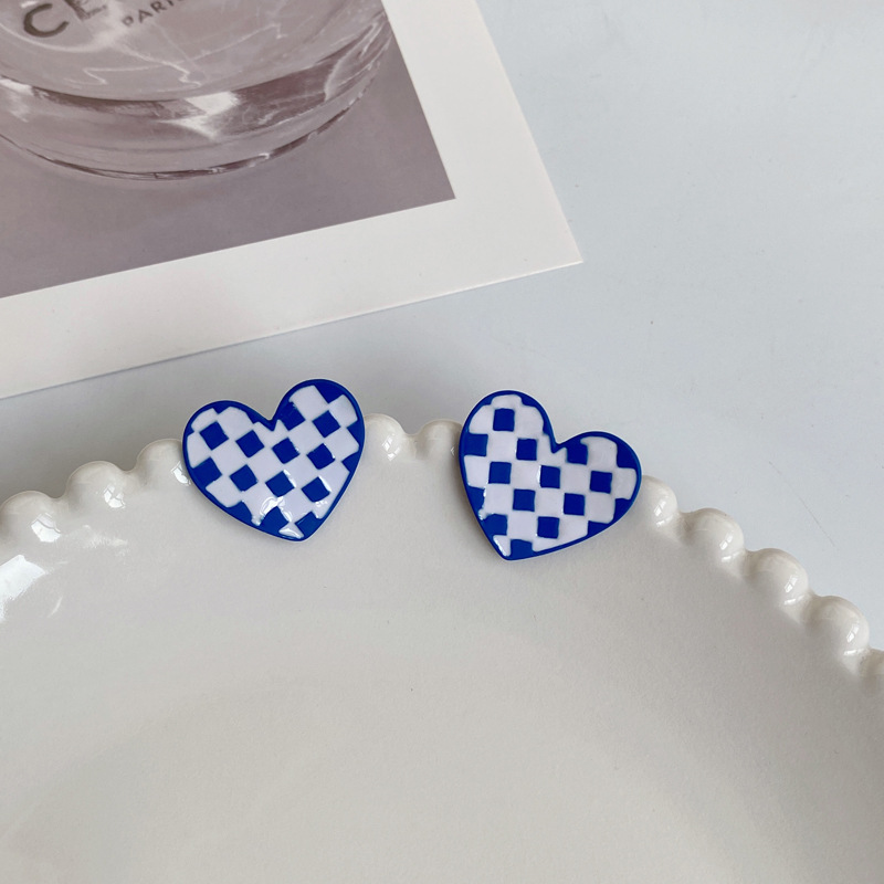 Creative Checkerboard Blue White Plaid Heart-shaped Alloy Earrings display picture 4
