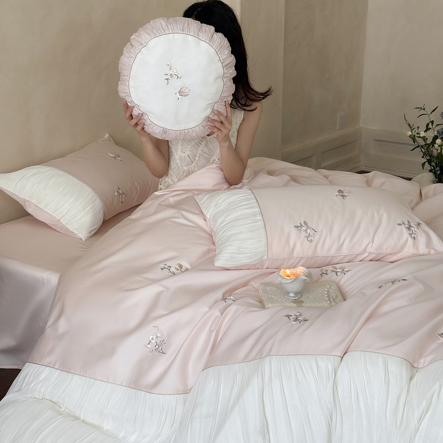 Elegant Embroidered Four-piece Cotton Bedding Set For Bedroom_voghion.com