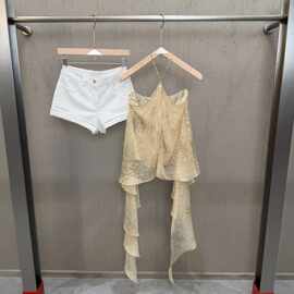 2026跨境夏日消暑穿搭挂脖飘逸豹纹上衣短裤两件套女宽松时尚套装