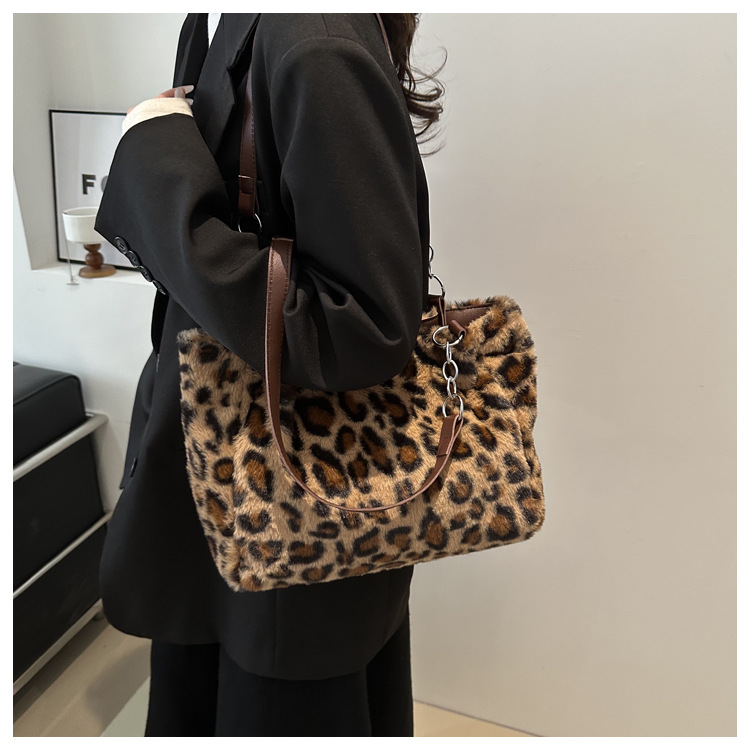 Women's fashion large capacity tote bag leopard print one shoulder underarm bag trend_voghion.com
