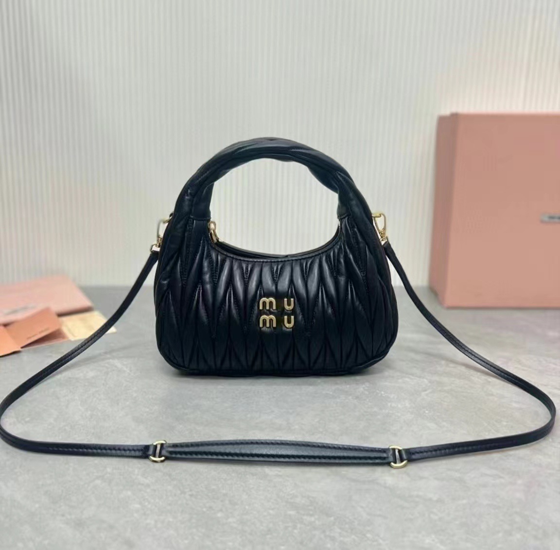 El mismo bolso de nubes plisadas de la casa de miu, la moda lingge embroidery Wire dumplings, bolso de mano, bolso de hombro único, bolso de Hobe transfronterizo