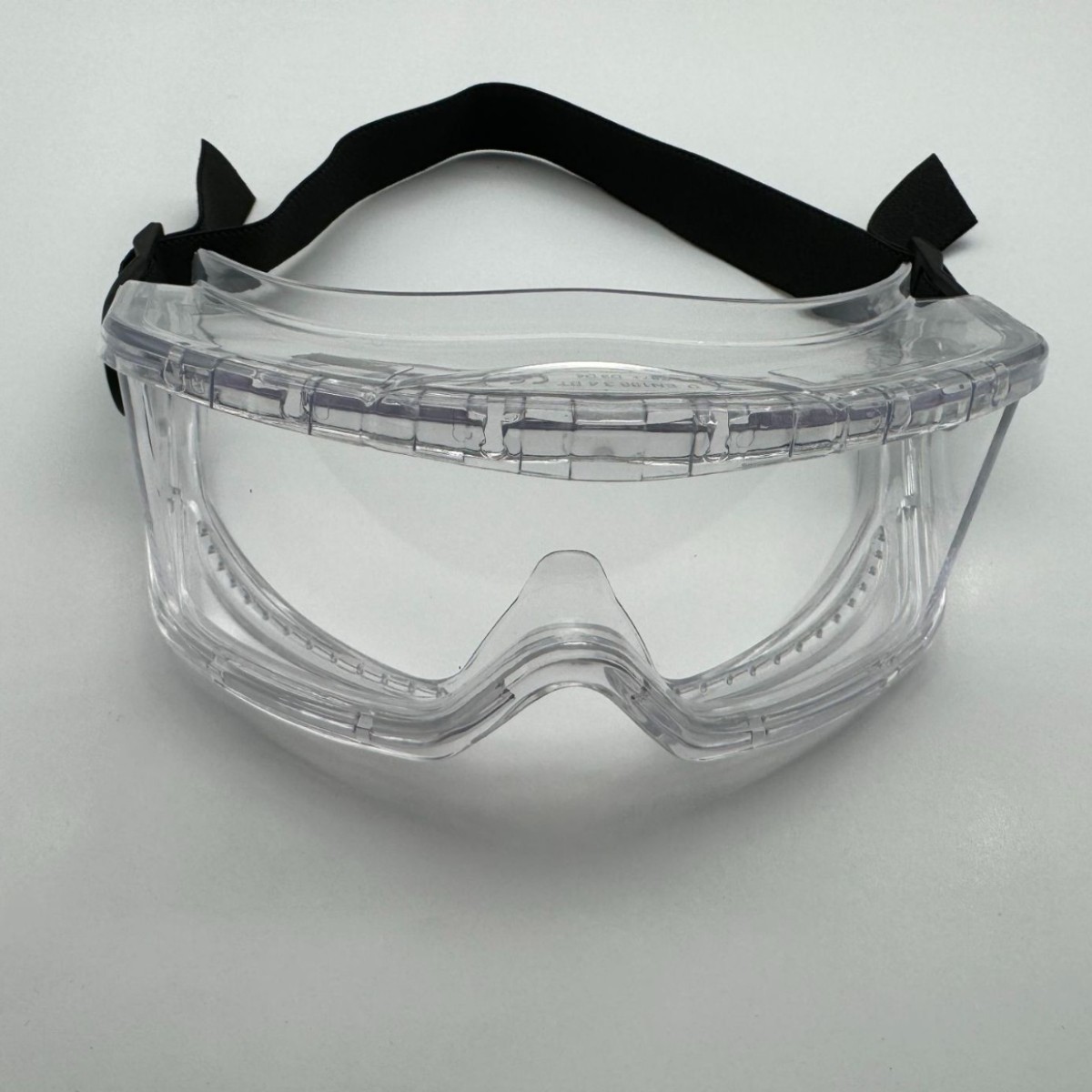 厂家批发成人护目镜高清防护眼罩封闭式防雾眼部防护眼罩