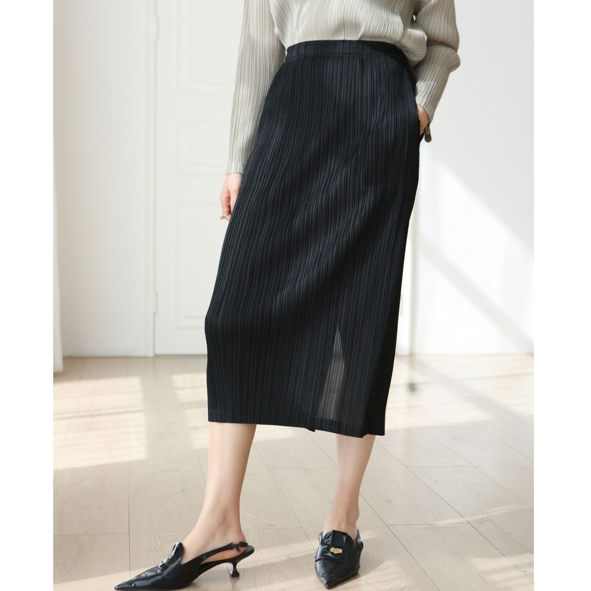 Manufacturer's Welfare Model 2026 Summer Miyake Classy Pleated Xiaohongshu Recommends Casual and Versatile Back Slit Skirt