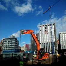 中性双组份硅酮结构密封胶，使用很简单的常用施工设备。