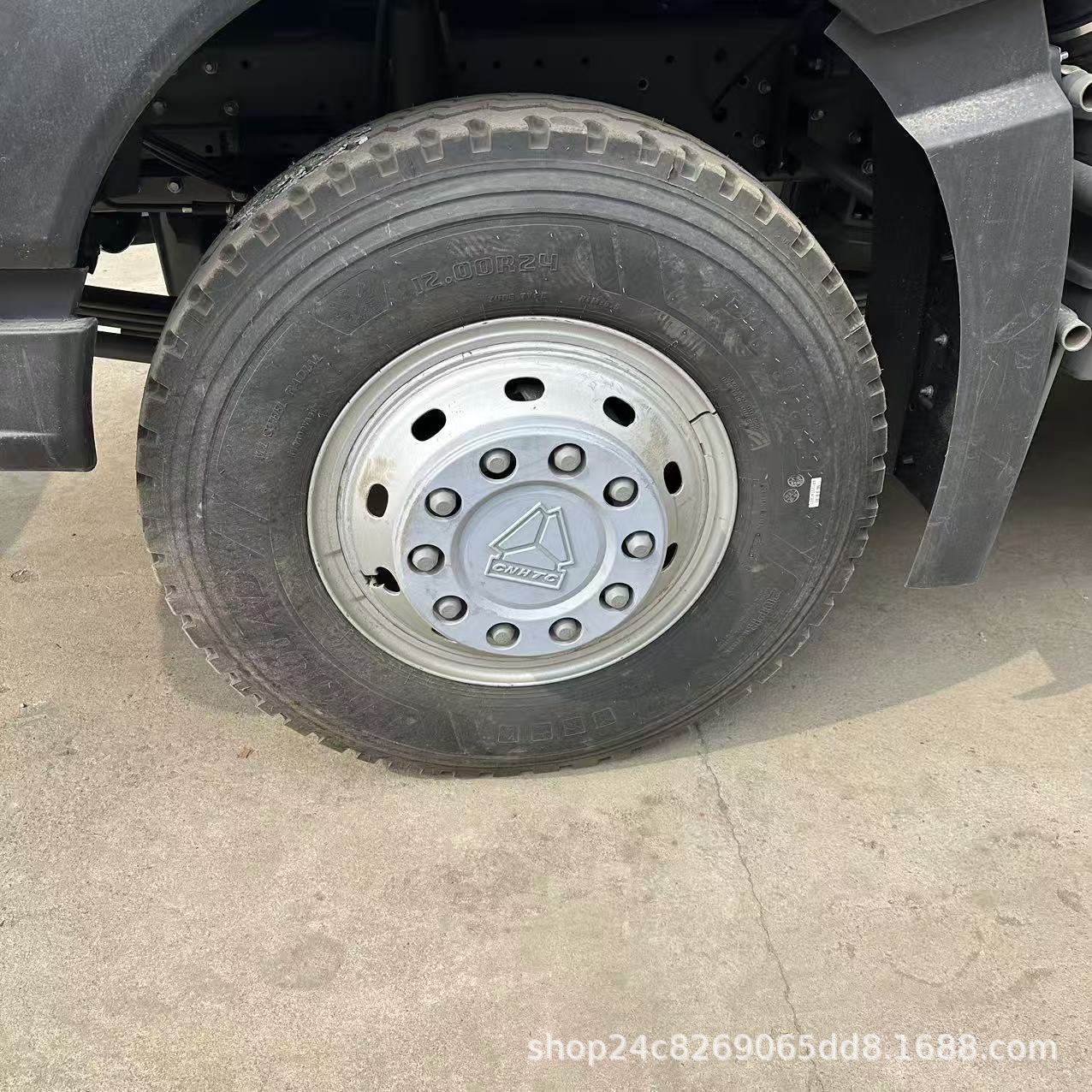 In-Stock Howo Dump Trucks, Engineering Transport Trucks, Heavy-Duty African Self-Loading Trucks for Export
