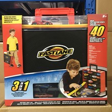 玩具反斗城 合金车轨道收纳箱。内含几根黄色轨道和两个车