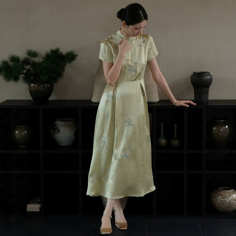 National Style Embroidered Improved Cheongsam for Women, New Chinese Style Summer Model, National Style Elegant Slim-Fit Waist-Accentuating Acetate Dress National Style Embroidered Improved Cheongsam for Women, New Chinese Style Summer Model, National Style Elegant Slim-Fit Waist-Accentuating Acetate Dress