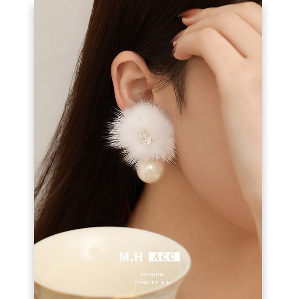 Winter elegant fashionable cute earrings from pearl
