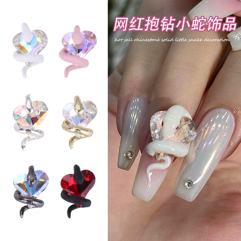 Nail art ins new explosion small snake nail jewelry around the crooked heart crooked heart crystal glass net red three-dimensional love diamond