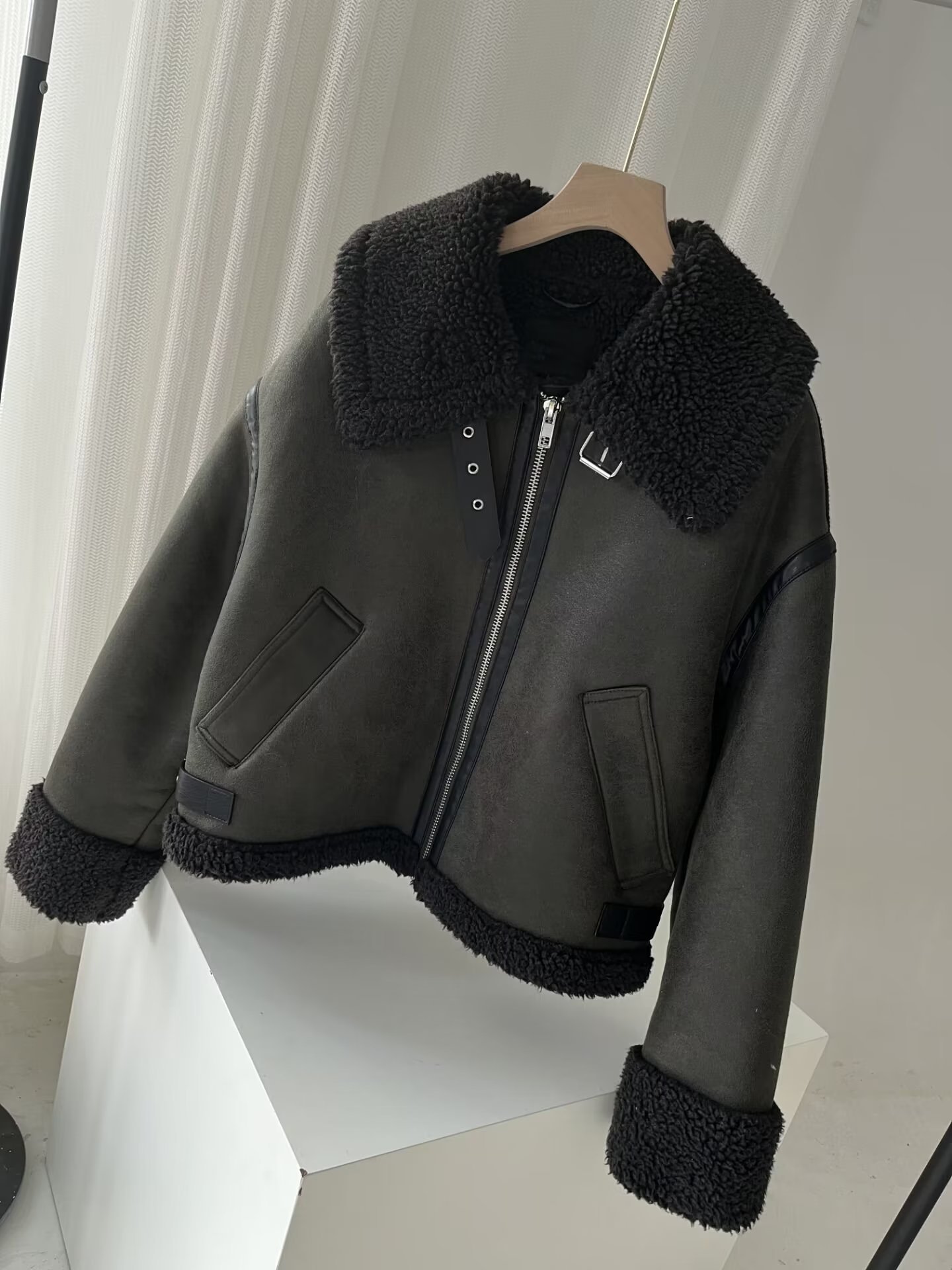 1330g Weight Casual Jacket Outerwear Type Long Sleeve Sleeve Length Zipper Placket Type Deerskin Velvet Composite Material Fabric Type Short Top Length Coat Tops Type Casual Occasion Turndown Neckline Loose Fit Type Color Block Pattern Winter, Autumn Season Women's Gender Streetwear Style Women's Streetwear Color Block Zipper Coat Casual Jacket 14