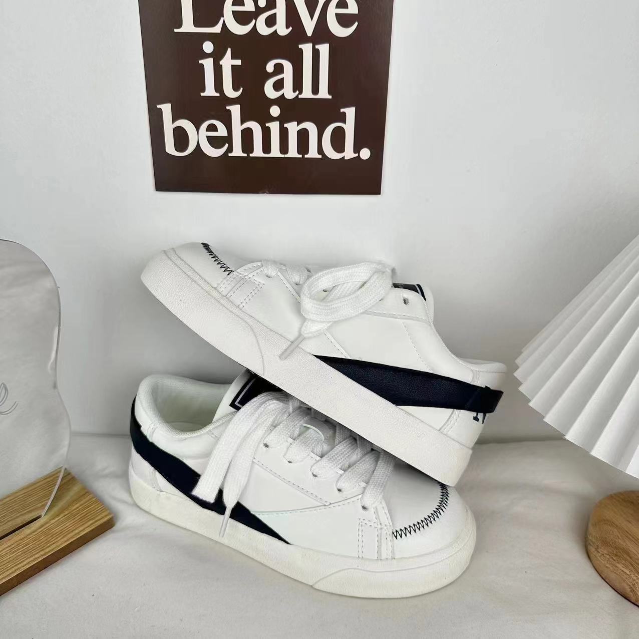 2024 primavera y verano de bajo nivel de color coreano zapatos de lona de mujer Harajuku ventilado puerto callejero de moda zapatos blancos