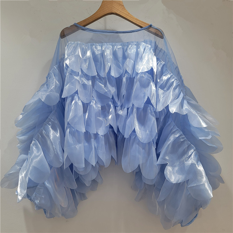 Diseño de nicho femenino extranjero perlado irregular decoración de borde de loto chic camisa de manga de murciélago moda