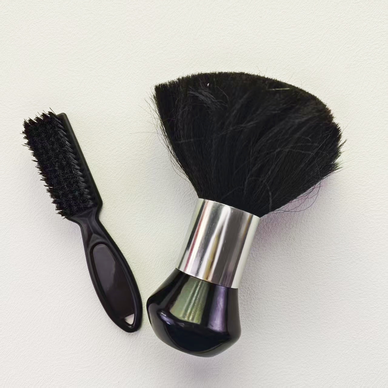 브라이트 블랙 + 레트로 오일 브러쉬