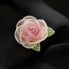 ファッション布芸ツバキの花のブローチの気質のデザイン感の小さい大衆の立体のシミュレーションの花のピンの優雅な服装の装飾