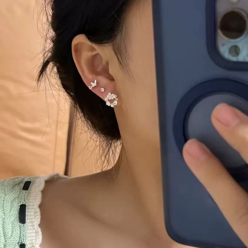 Sophisticated earrings, small universal set, flowered, simple and elegant design
