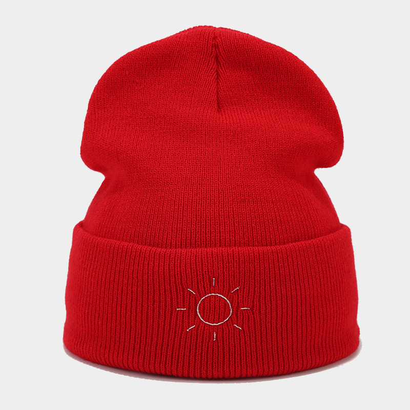 El otoño y el invierno nuevo sol simple bordado moda rizador pelo sombrero hombres y mujeres personalidad de la calle simple lana sombrero de punto