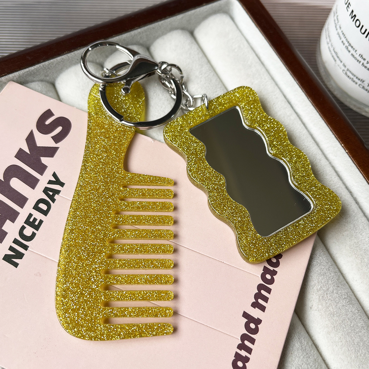 Nuevo acrílico amor maquillaje espejo pein llavero polvo brillante sequilla bolsos colgantes joyas DIY colgantes
