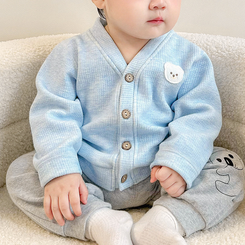 Capa de bebé otoño y invierno para niños con terciopelo caliente para niños de un año de edad para niñas con ropa de invierno gruesa para niños pequeños chaqueta de bebé