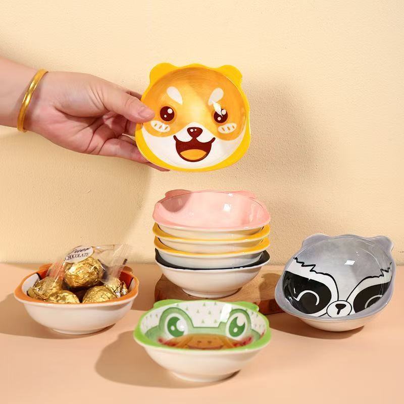 Condimento de salsa de soja de forma extraña, platos de cerámica de dibujos animados de color, platos de condimento de olla caliente, dulces platos de condimento de vinagre de soja domésticos