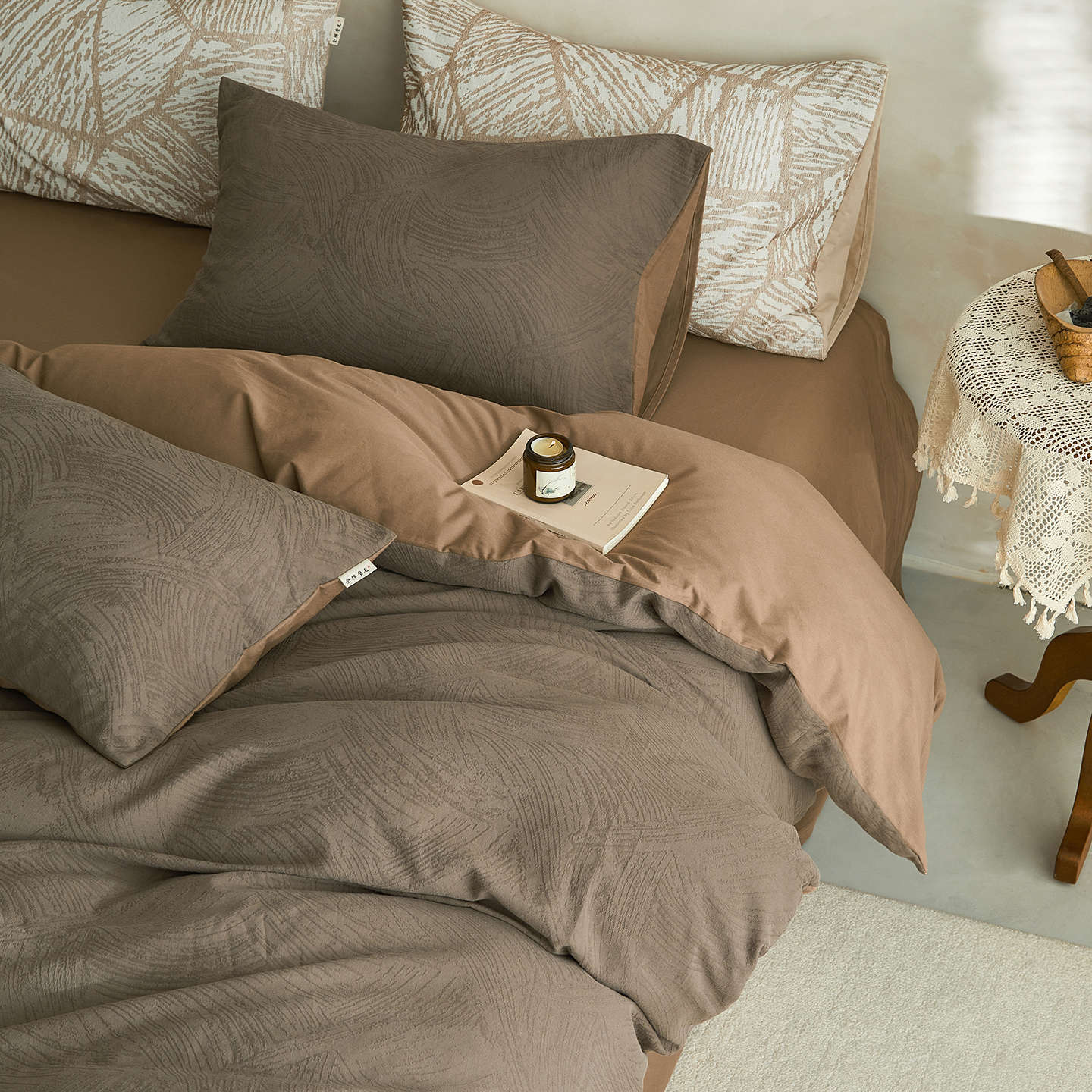 Luz de lujo algodón abrasivo cama de cuatro piezas de algodón puro 2025 nuevo colchón cuatro estaciones cama universal sábanas de tres piezas de conjunto