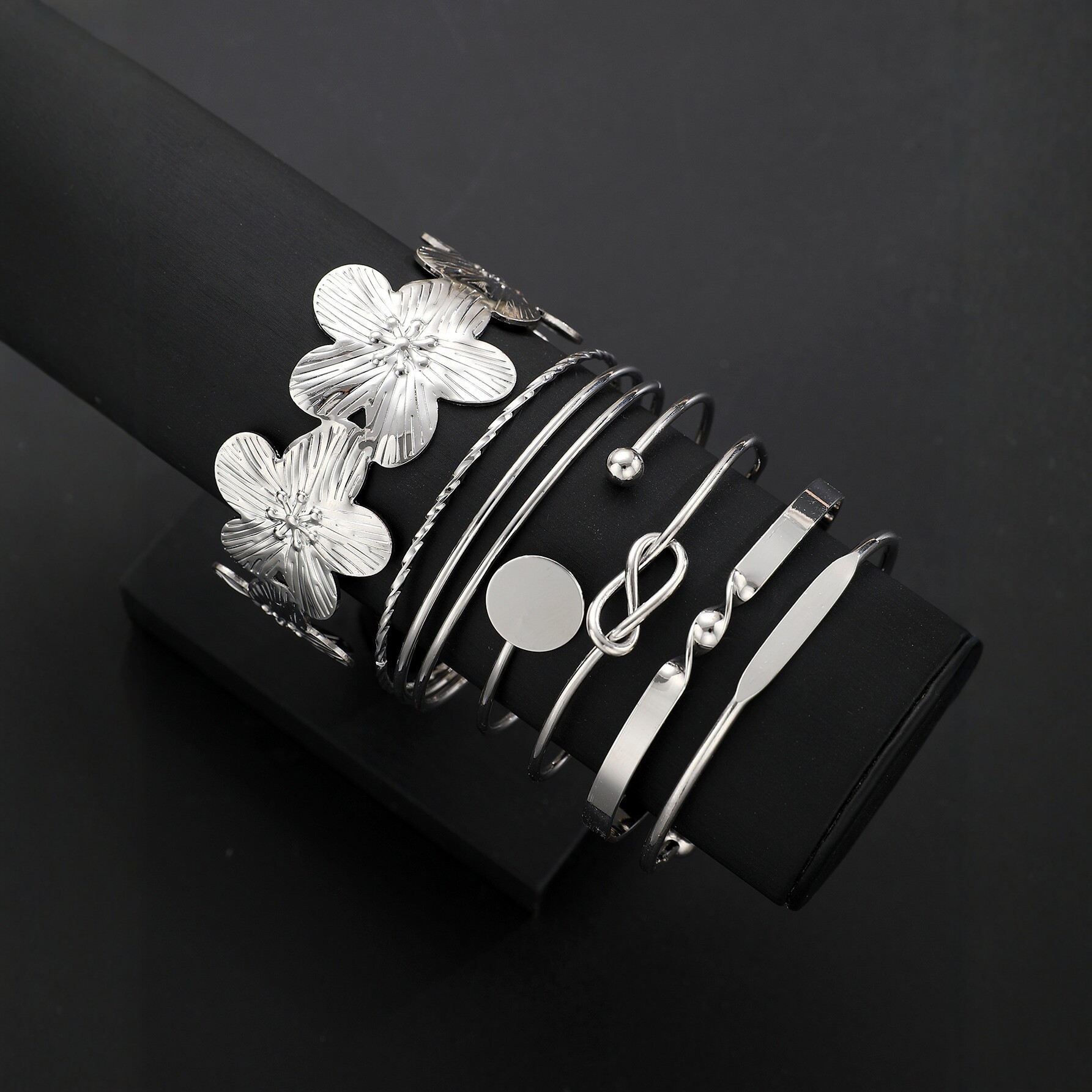 Europa y los Estados Unidos venta cruzada espejo amplio borde abierto pulsera simple personalidad exagerada pulsera de lujo ligera pulsera de forma especial