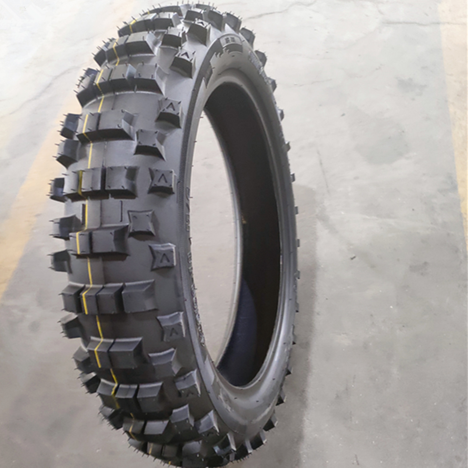 120/90-18 摩托车轮胎，真空胎 越野摩托车海绵内胎