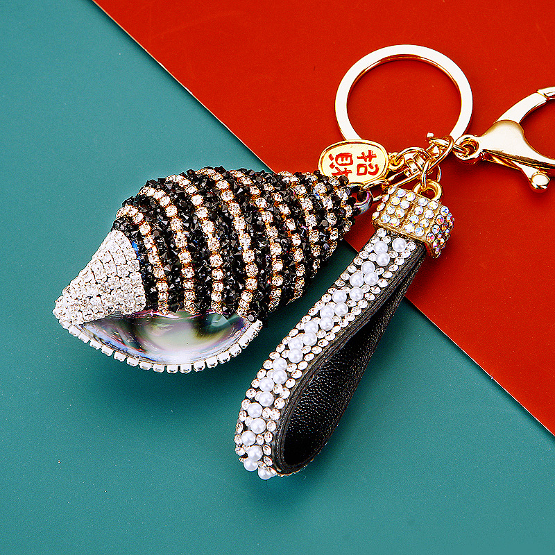 A659 Lucky Conch Black Stripe Diamond