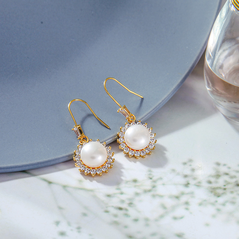 Pearl Elegant Retro Earrings display picture 5