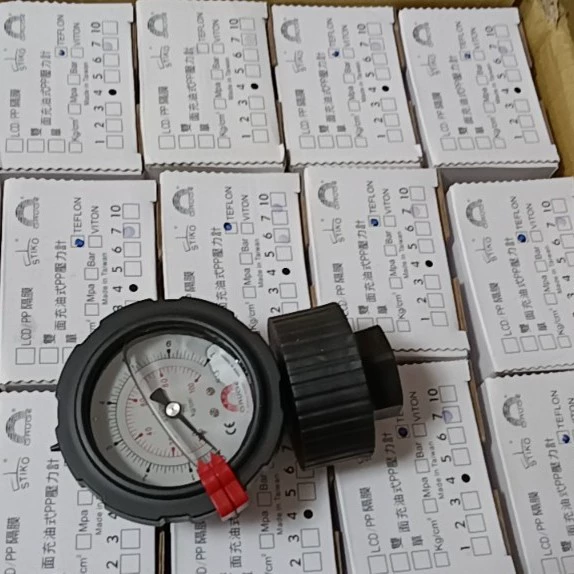 Обычная обработка резьбового соединения полипропиленовый корпус ударопрочный отрицательный перепад давления осевой манометр радиальная пластиковая диафрагма