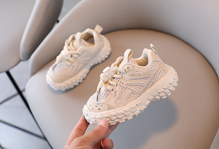 2024 Primavera Autunno Nuove scarpe alla moda per pneumatici Versatili per ragazze e ragazzi, Scarpe sportive in rete bianche e nere, Ragazzi casual_voghion.com