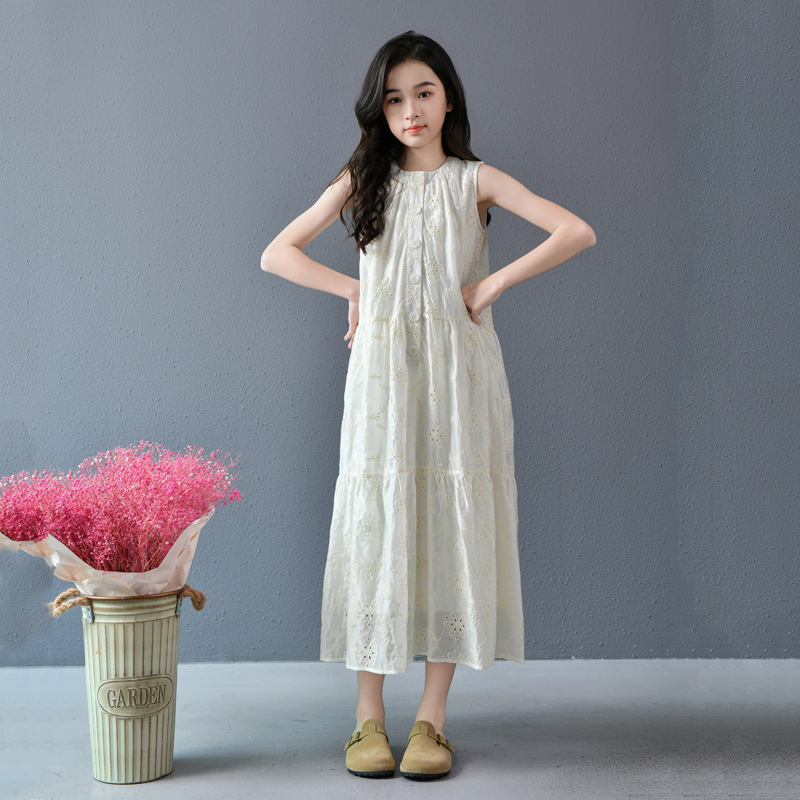 Vestido de verano para niñas 2025 nuevo estilo de verano estilo de vacaciones francés bordado sentido literario falda grande vestido chaleco falda marea