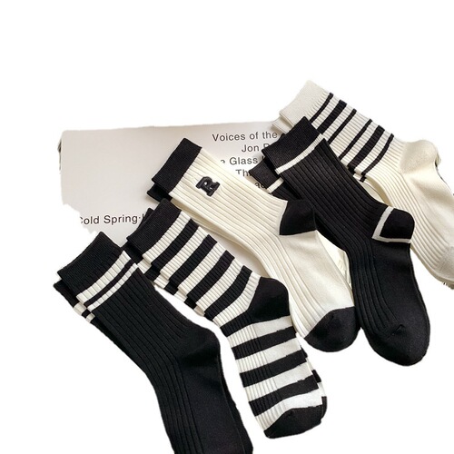 Sports socks for women with R letter embroidery, simple black and white stripes, casual, versatile, breathable double-needle socks for women, wholesale