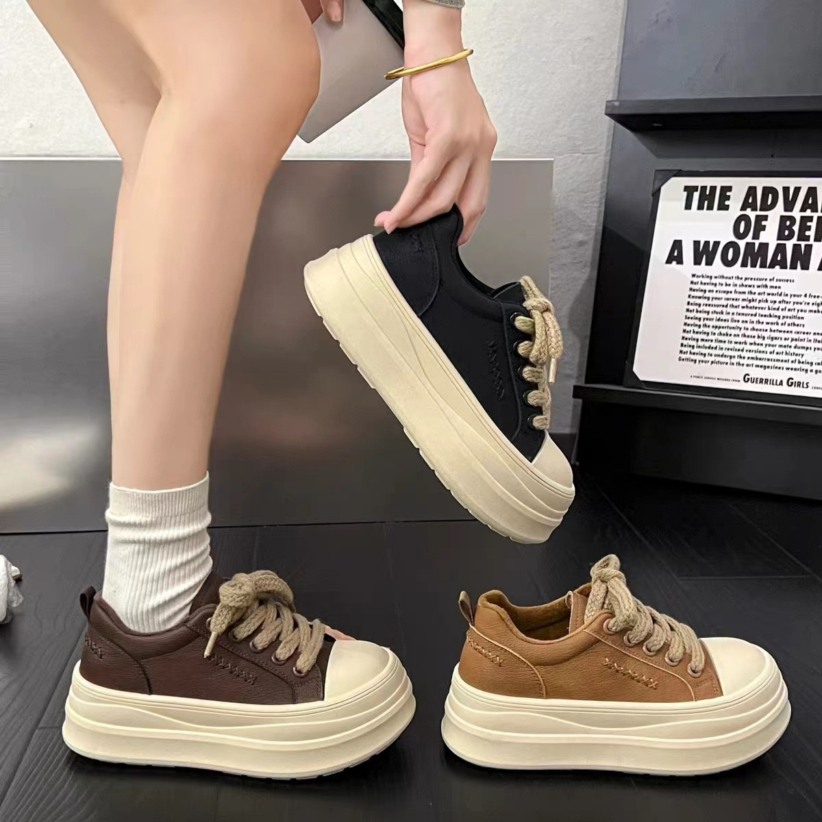 Yang mi tiene el mismo zapato de placa de suela gruesa para mujeres en el otoño de 2026, el nuevo modelo explosivo se mantiene caliente y retro, y las zapatillas deportivas de ocio para mujeres.