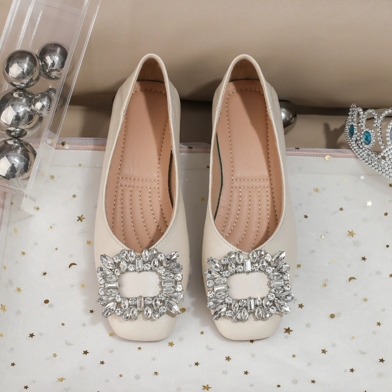 Весенне-осенние новые туфли для внешней торговли 2024 года с квадратной пряжкой со стразами, удобная мягкая подошва с квадратным носком и массивным каблуком, обувь для больших детей.