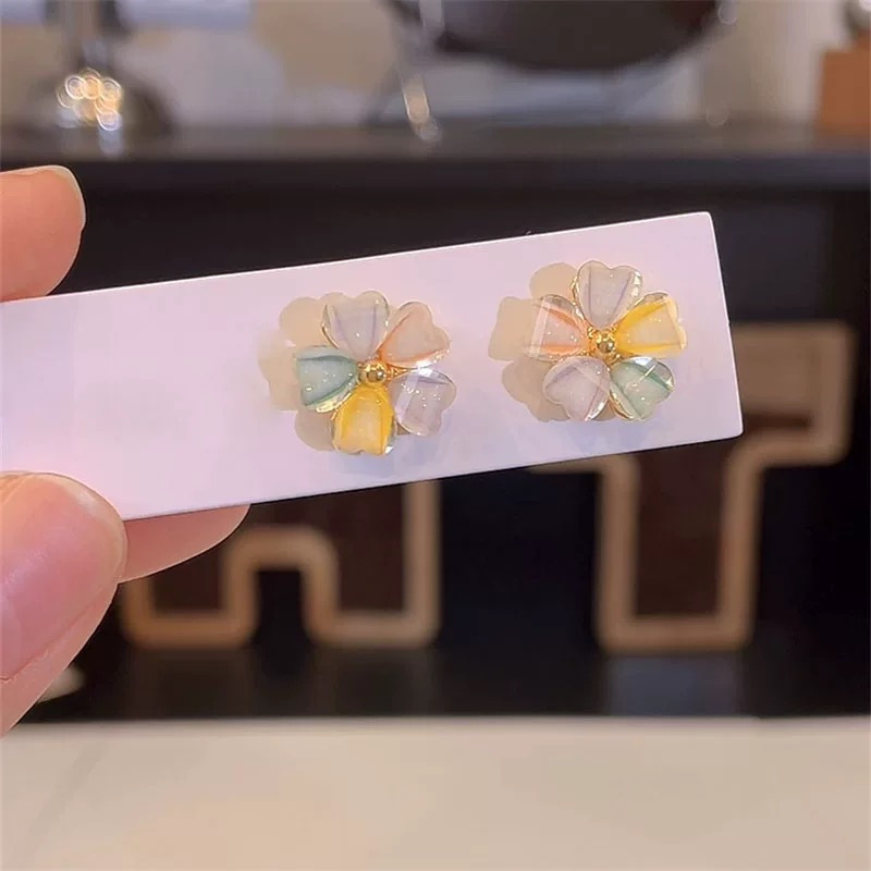 甘いカラフルな花のイヤリング 2025 新しいホットスタイルイヤリング女性のニッチデザインハイエンドの軽い豪華なイヤリング|undefined