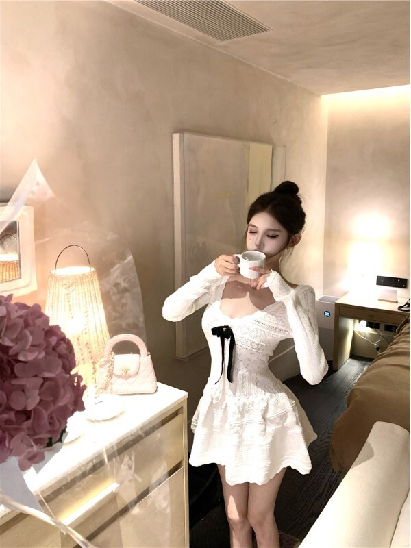 千金时尚白色V领A字短裙女秋季2025新款小个子收腰长袖针织连衣裙|undefined