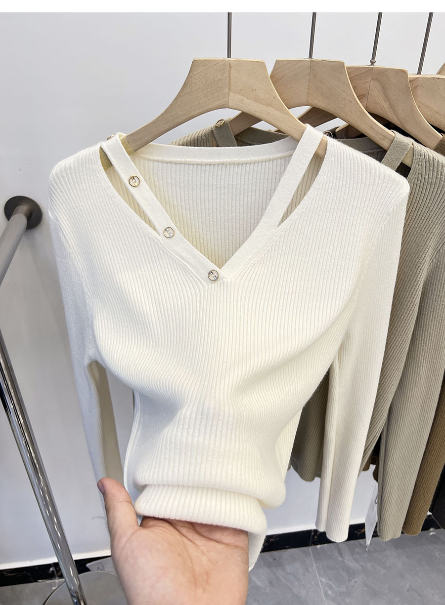 商品详情图_2024秋冬V领镂空设计感长袖针织衫女宽松打底毛