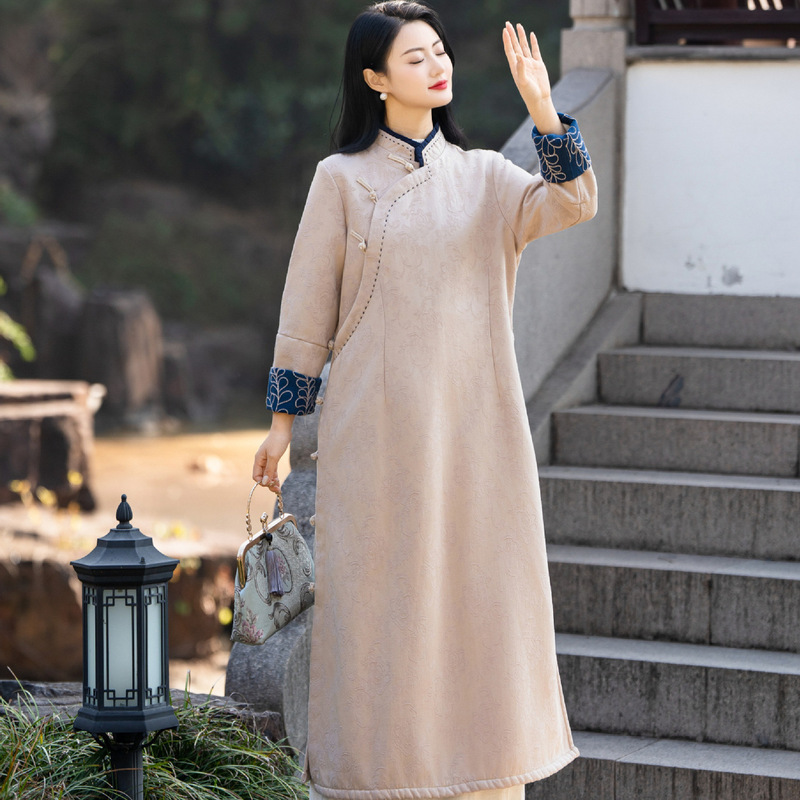 2025 Winter Style Linen Blend Jacquard New Chinese Style Embroidered Button Stand Collar Women's Extended Length Fleece-Lined Dress 2025 Winter Style Linen Blend Jacquard New Chinese Style Embroidered Button Stand Collar Women's Extended Length Fleece-Lined Dress