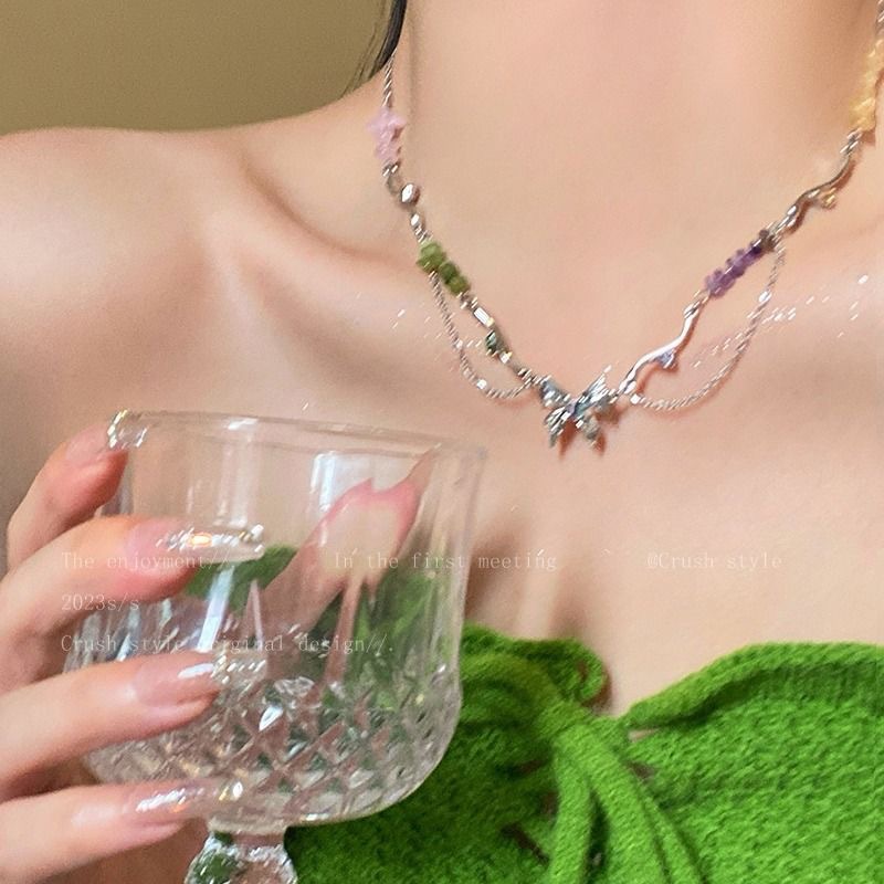 Collar de mariposa de piedra triturada, collar de estilo de moda, accesorios de estilo de moda, accesorios de mujer, collar de clavícula.