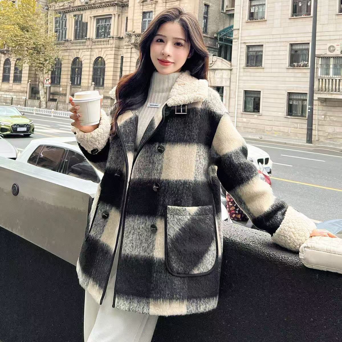 羊羔毛领格子夹棉毛呢外套女秋冬2024新款设计感小众赫本风呢大衣