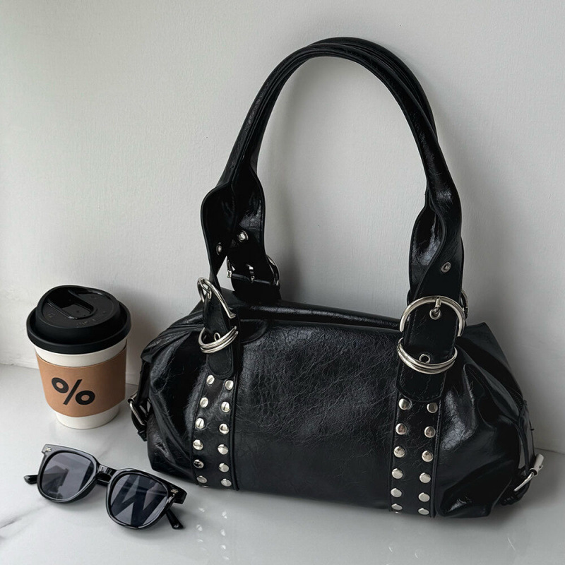 Korean-style large-capacity rivet handbag, shoulder bag, and underarm bag with a high-end texture, trendy and versatile for work and commuting, perfect for a cool and stylish look